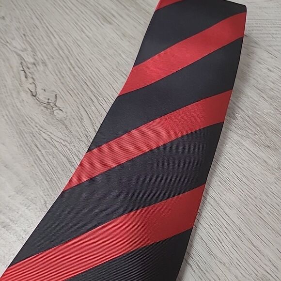 Atlanta United Souvenir Mens Striped Logo Tie Necktie Soccer MLS EUC Polyester - Picture 3 of 5